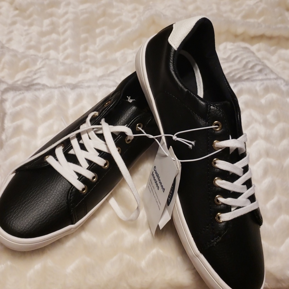 NWT Old Navy Cushioned Insoled